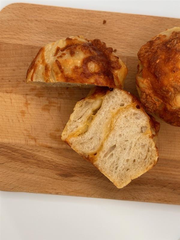 Cheddar Sourdough Rolls (1/2 Dozen)